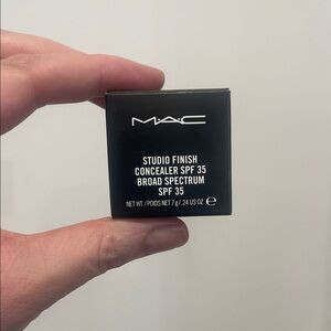 MAC Cosmetics Studio Finish Concealer SPF 35 - NW20